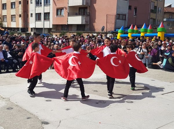 Ş.A.S.U.İ ´ den İzmir Marşı dans gösterisi